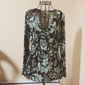 Lipstick boutique ling sleeve Shirt size S